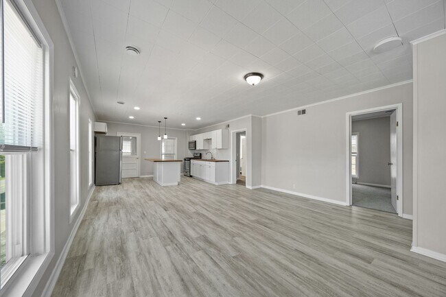 Building Photo - 801 W 26th St