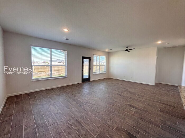 Building Photo - 705 Freedom Cir