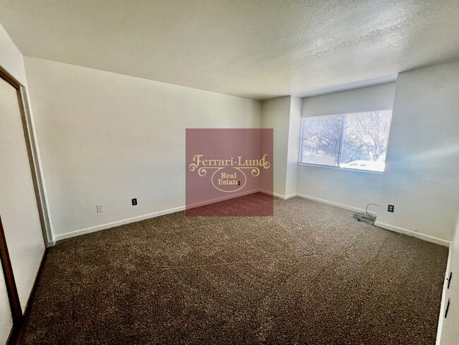 Building Photo - Move in Special!! Upstairs 2 bedroom condo...