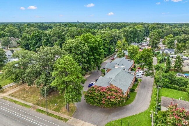 Building Photo - 3945 Macon Rd