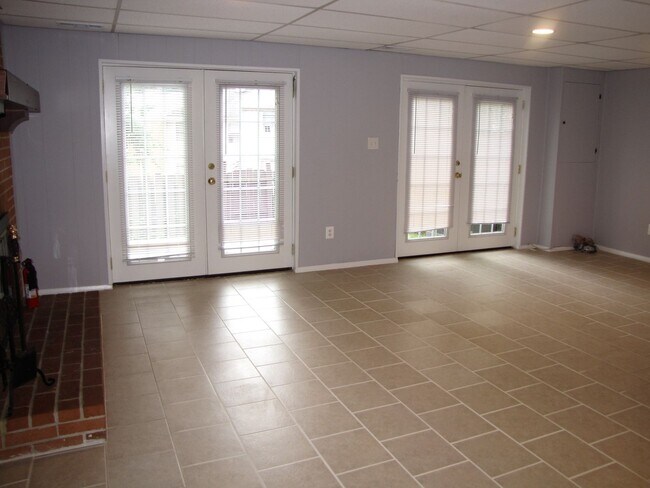 Building Photo - Beautifully updated brick end-unit townhou...