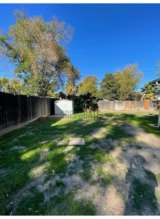 Building Photo - Reduced Rent -3 BEDROOM 1 BATH HOME IN MODESTO!!