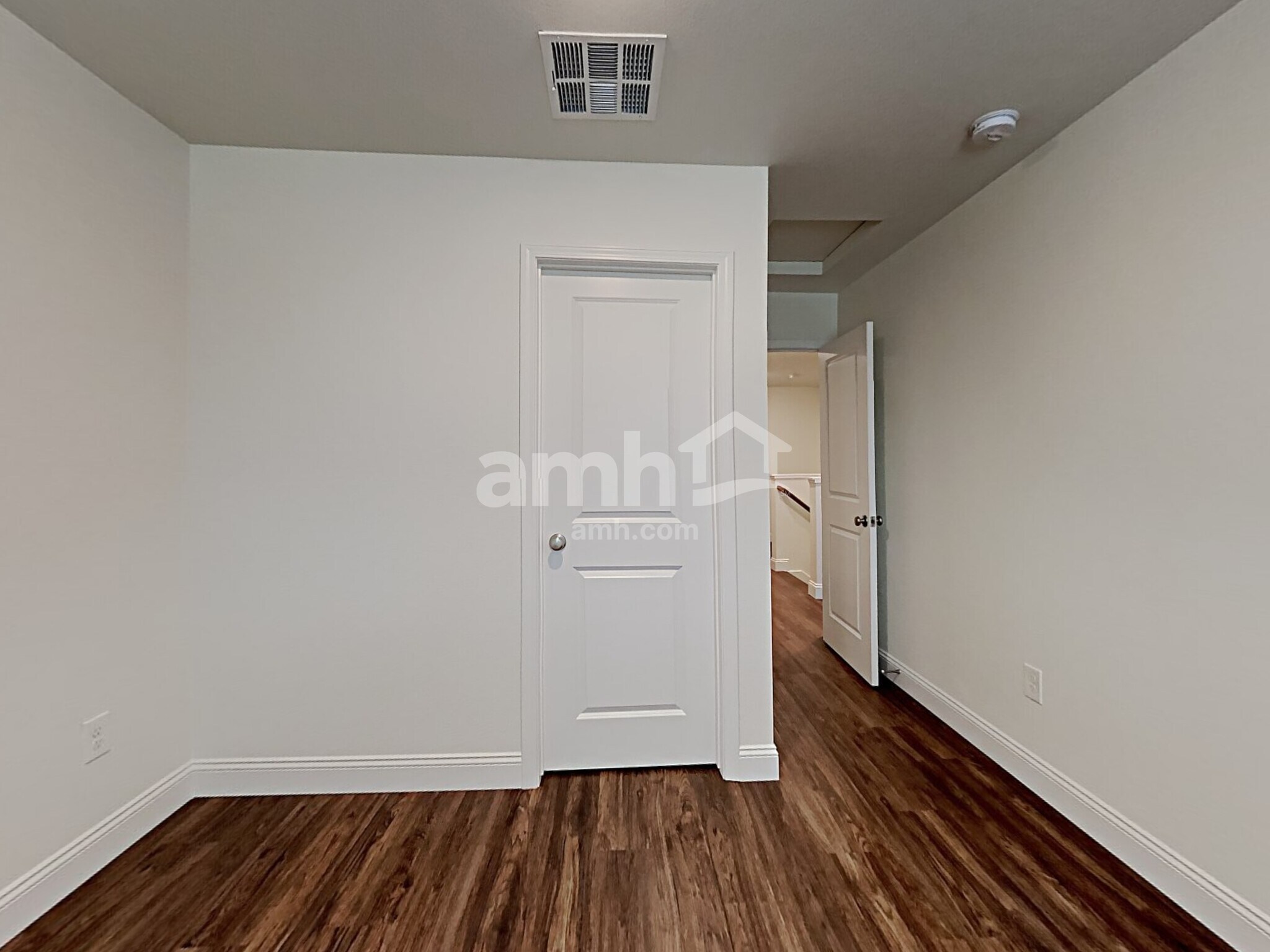 Building Photo - 6039 Schmidt St