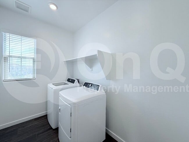 Building Photo - 4077 S Sabrina Dr