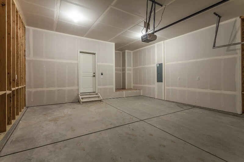 Building Photo - 6039 Red Barn Rd