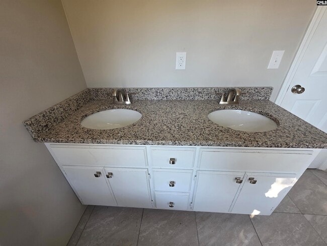 Building Photo - 714 Windy Rd