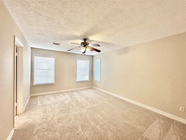 Building Photo - 65 Hickory Oak Dr