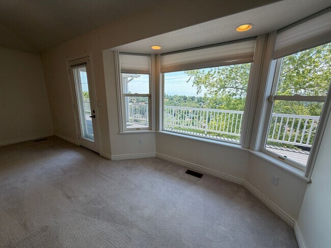 Building Photo - Spacious 4 Bed, 5 Bath Home with 3-Car Garage in Layton!