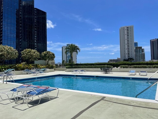 Building Photo - 1 Bedroom 1 Bathroom 1 Parking in Kaka'ako