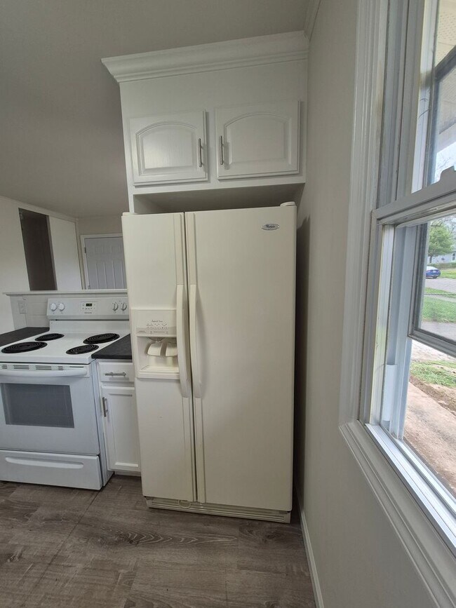 Building Photo - Fully remodeled 3 bedroom home!