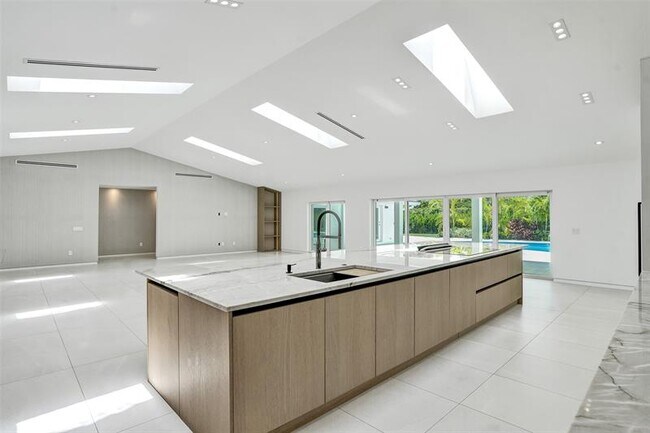 Building Photo - 2800 Banyan Blvd Cir NW
