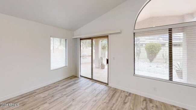 Building Photo - 4445 E Meadow Dr