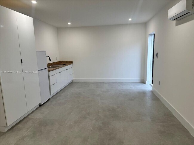 Building Photo - 10890 SW 68th Dr
