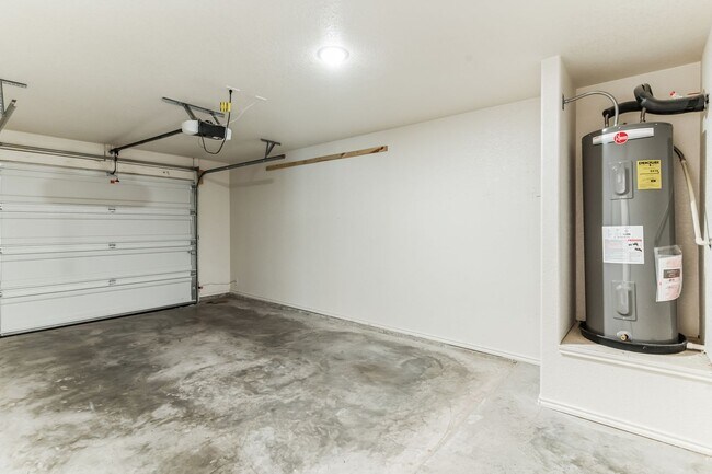 Building Photo - Modern 3-Bedroom Duplex in Temple with Spa...