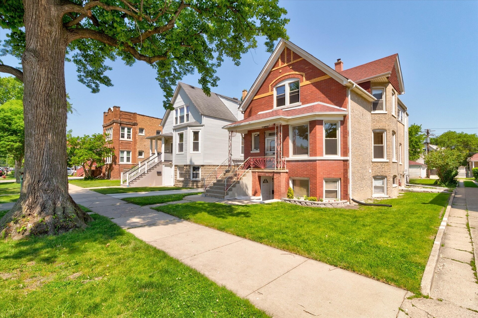 Classic Chicago charm - 4912 W Cornelia Ave
