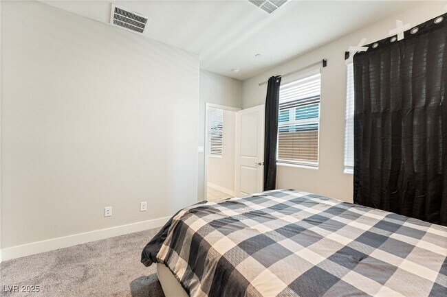 Building Photo - 457 Spring Dove Ave