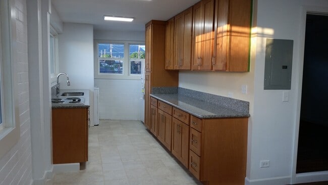 Building Photo - 2215 N School St