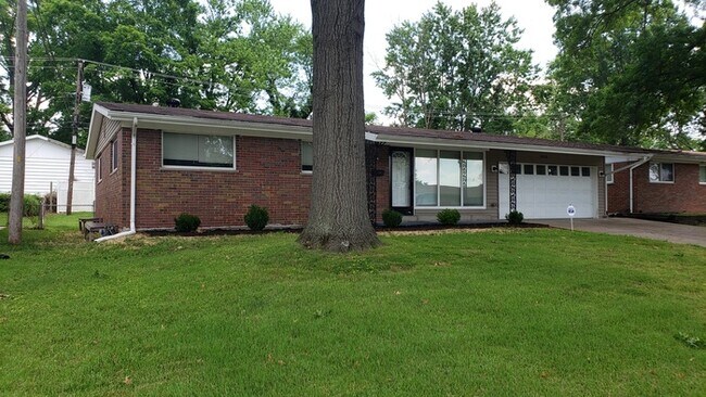Building Photo - 10418 Monarch Dr Saint Louis, MO 63136