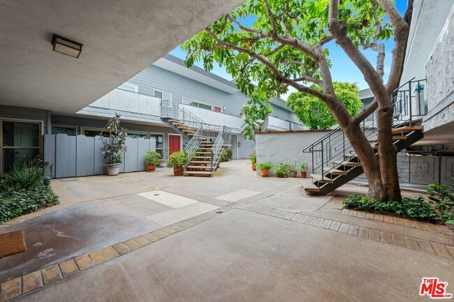 Building Photo - 2021 California Ave
