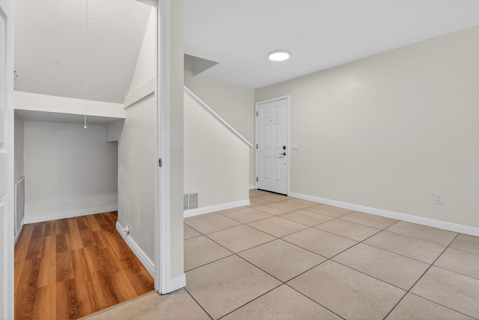 Building Photo - 2884 La Salle Ave