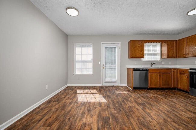 Building Photo - Hamlet Square Townhomes Unit 2410D