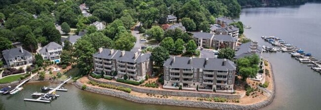 Building Photo - MOVE IN SPECIAL! 2BR/2BA WATERFRONT Condo ...