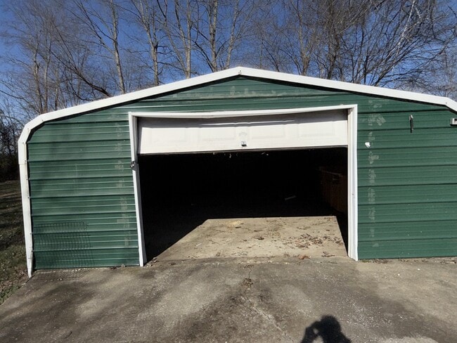 Building Photo - 9688 Leitchfield Rd