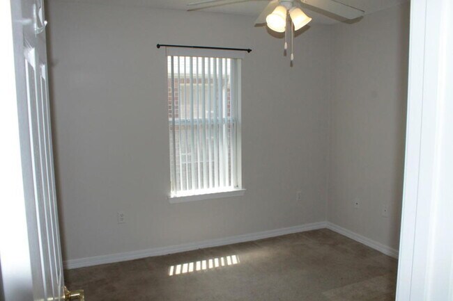 Building Photo - 1606 Trent St