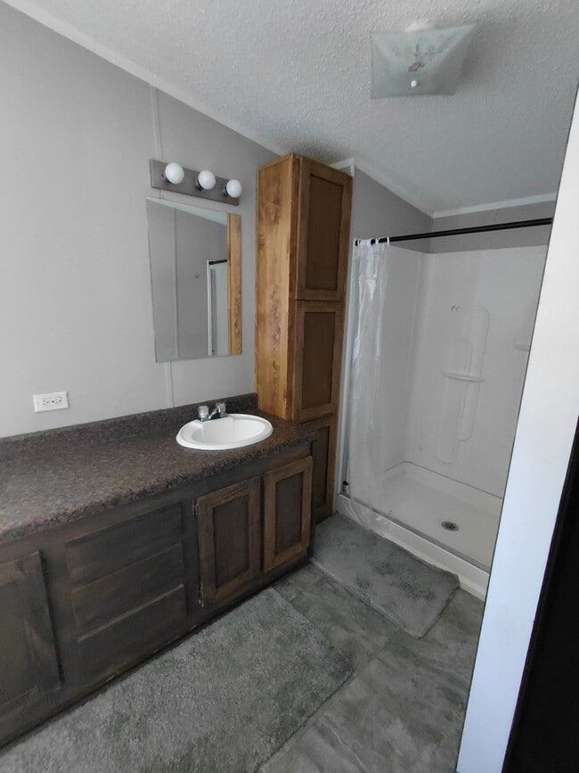 Building Photo - lot 28