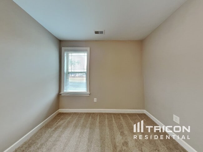 Building Photo - 135 Lasswade Ct