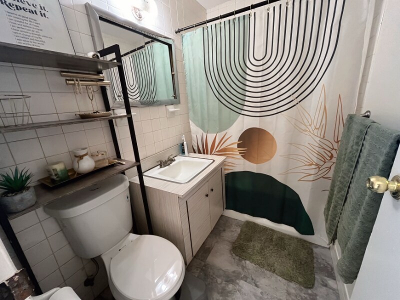 Building Photo - 1 Lakeview Dr