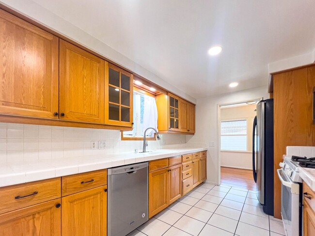Building Photo - Spacious 3BR Home in Prime Burbank!