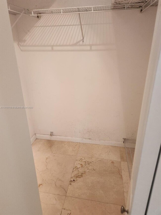 Building Photo - 20355 NE 34th Ct