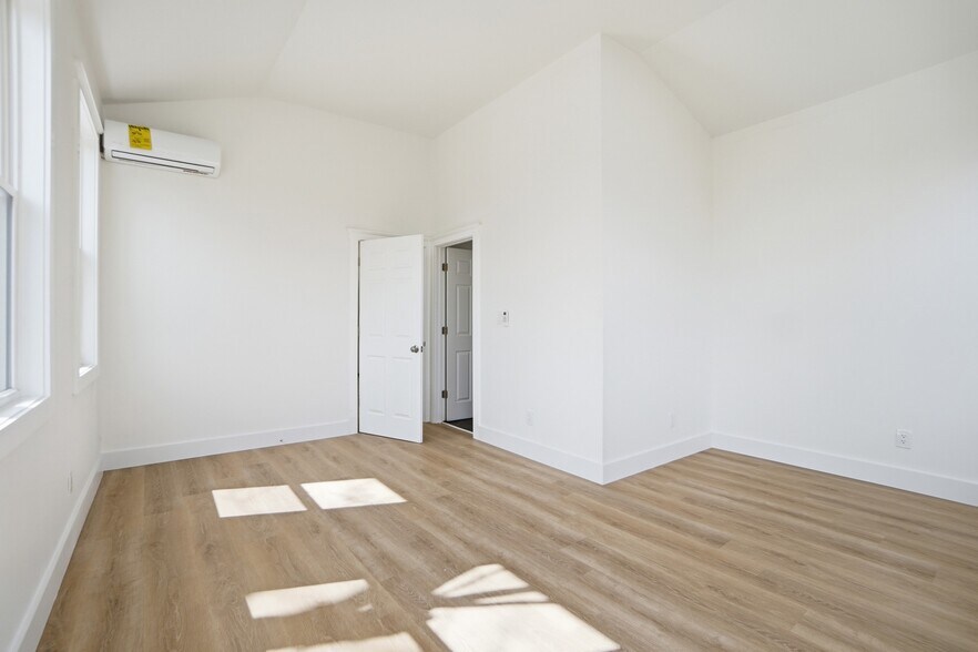 Building Photo - 2210 Eureka Ter