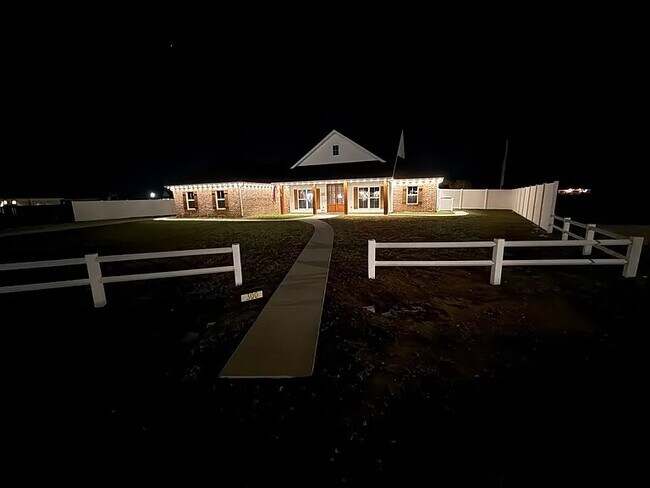 Building Photo - 300 N Rayleigh Dr