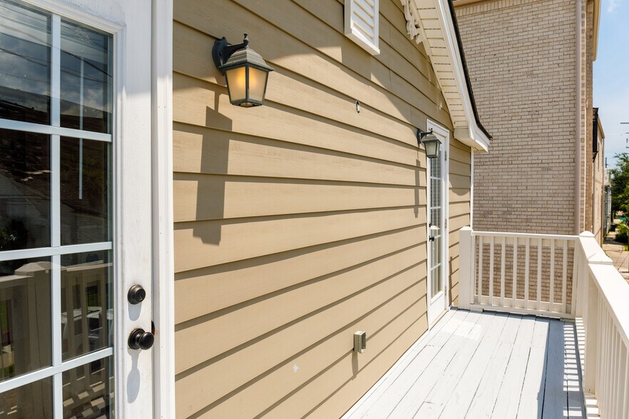 Building Photo - 116 America St