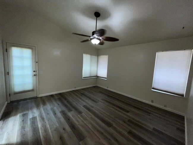 Building Photo - 3 Bed | 2 bath | 1620 SF | 2 Car Garage | Single Story | Tenant pays $175 for WS&G | Includes Gar...