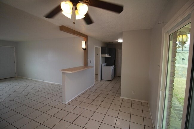 Building Photo - 5725 Waycross Ave