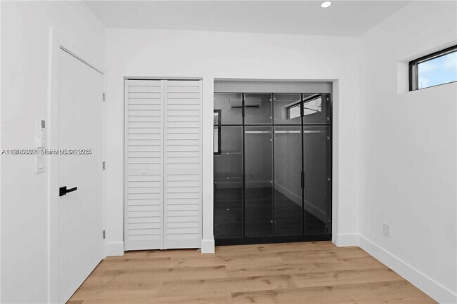 Building Photo - 419-478 78th St