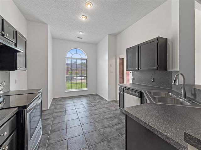 Building Photo - 2708 Crystal Falls Dr