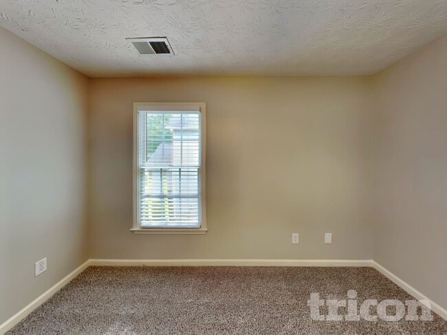 Building Photo - 3433 Palm Cir