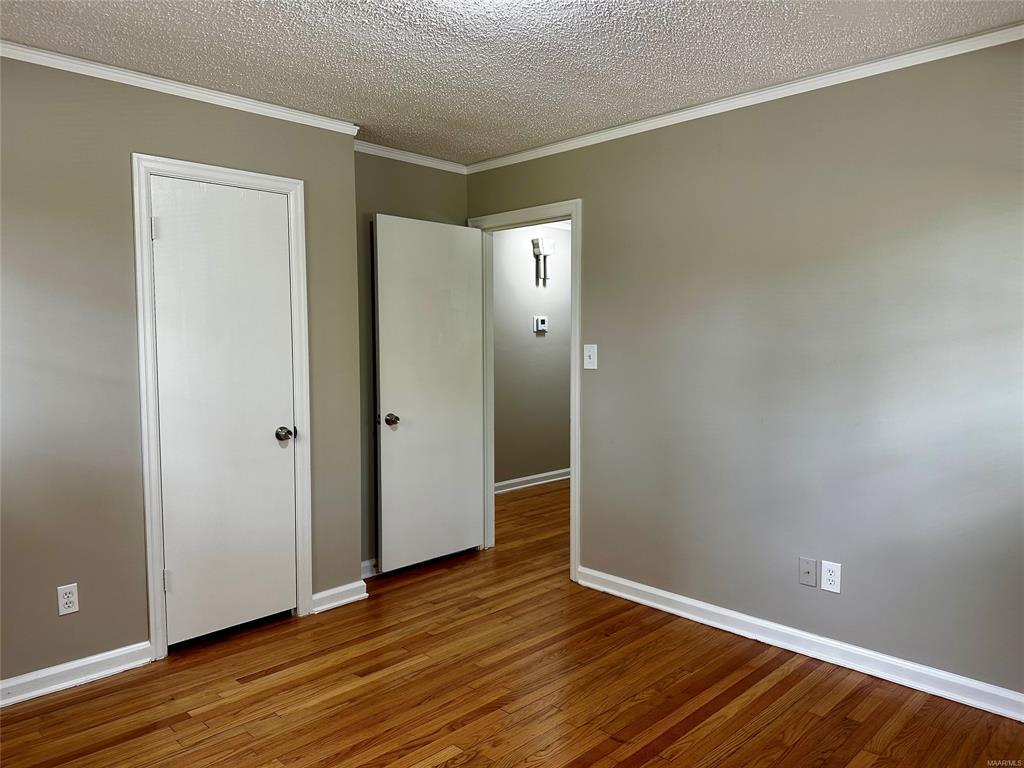 Building Photo - 1009 Rosedale Dr