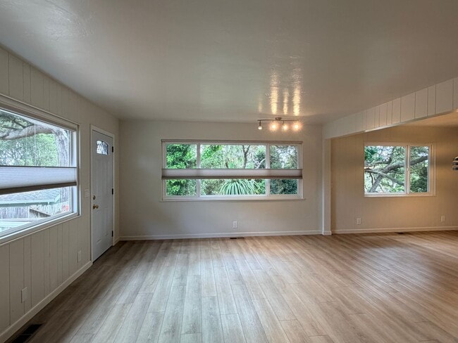 Building Photo - 922 Maple St