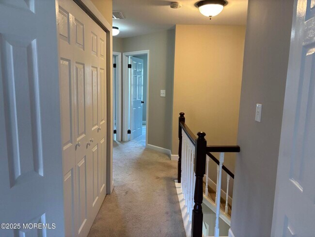 Building Photo - 248 Larchwood Ct