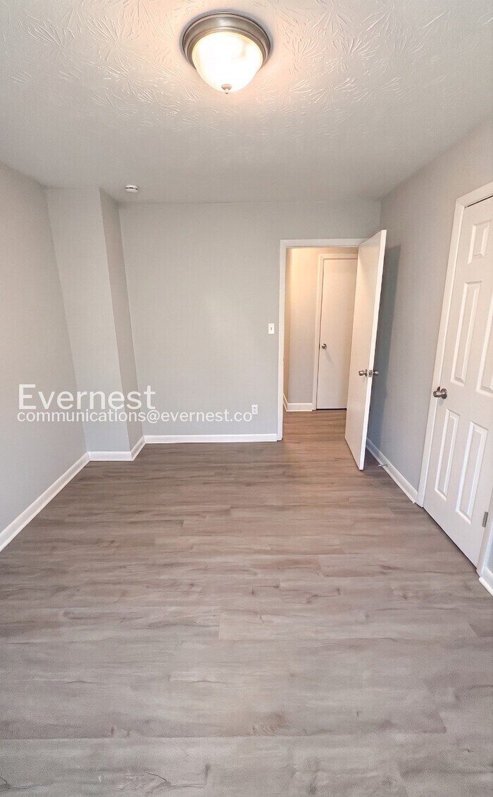 Building Photo - 742 Winter Ln