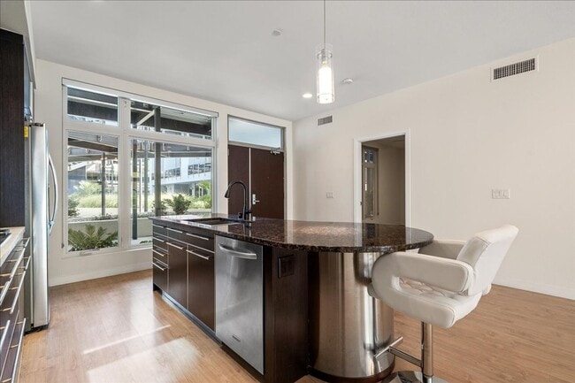 Building Photo - Serene Resort Community, 2 bd, 2 bth, 2 Story Gym, Rooftop Deck, 4 Pools