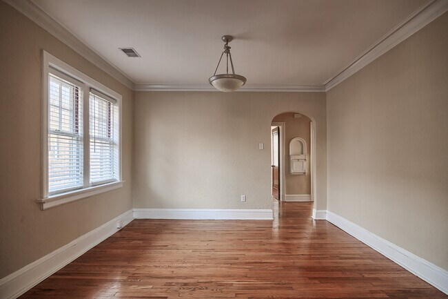 Building Photo - 7034 Dartmouth Ave