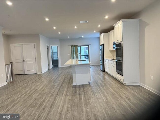 Building Photo - 2433 Silver Line Aly