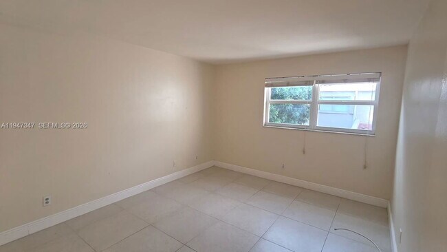 Building Photo - 5214 NE 6th Ave