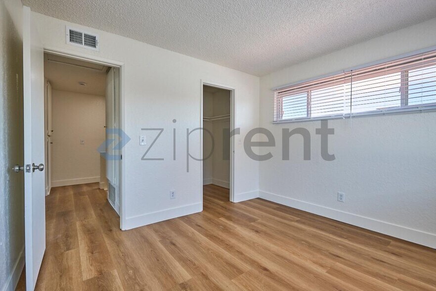 Building Photo - Unit A